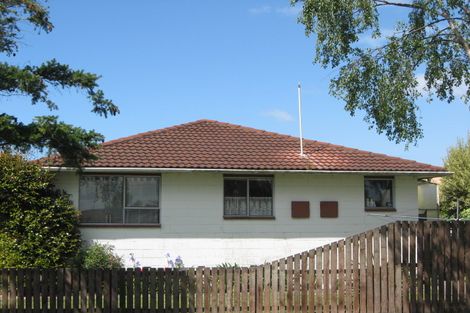 Photo of property in 16 Salford Avenue, Redwood, Christchurch, 8051
