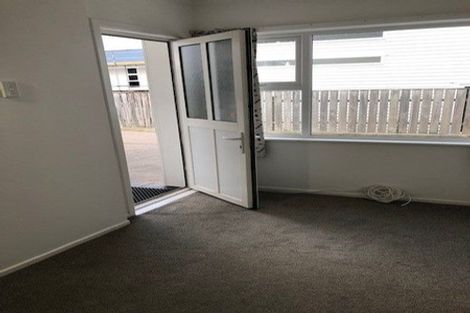 Photo of property in 118 Lyall Parade, Lyall Bay, Wellington, 6022