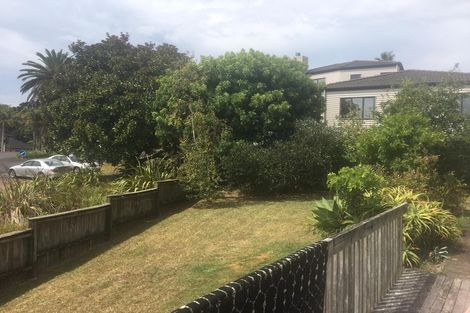 Photo of property in 5 Tyrico Close, Unsworth Heights, Auckland, 0632