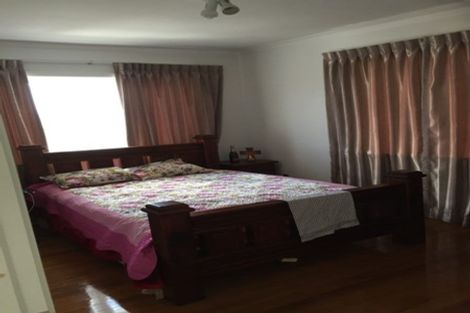 Photo of property in 3155 Great North Road, New Lynn, Auckland, 0600