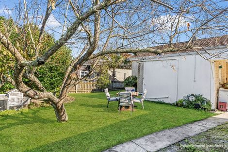 Photo of property in 35 De Lautour Road, Inner Kaiti, Gisborne, 4010