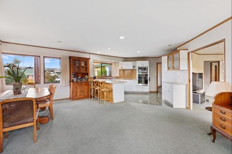 Photo of property in 122 Russley Drive, Mount Maunganui, 3116