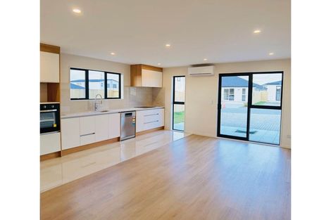 Photo of property in 6 Rorotu Avenue, Karaka, 2113
