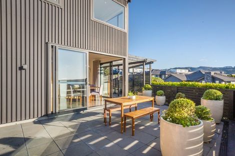 Photo of property in 10 Ihakara Arthur Lane, Aotea, Porirua, 5024