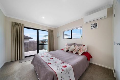 Photo of property in 5 Mcwhirters Farm Lane, Massey, Auckland, 0614