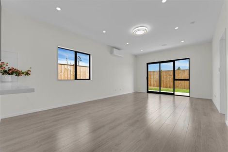 Photo of property in 14 Waimarie Drive, Karaka, 2578