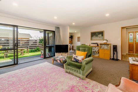 Photo of property in 76 Kapanui Road, Waikanae, 5036