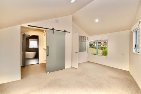 Photo of property in 11 Wilmington Place, Forrest Hill, Auckland, 0620