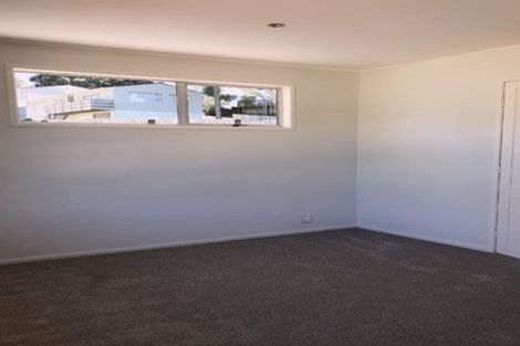 Photo of property in 8 Jenanne Place, Totara Vale, Auckland, 0629