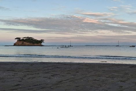 Photo of property in 2/918 Beach Road, Waiake, Auckland, 0630