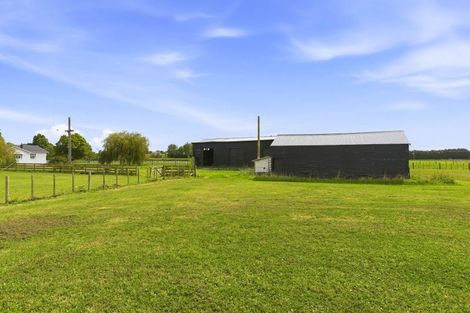 Photo of property in 225 Kuku Beach Road, Kuku, Levin, 5570