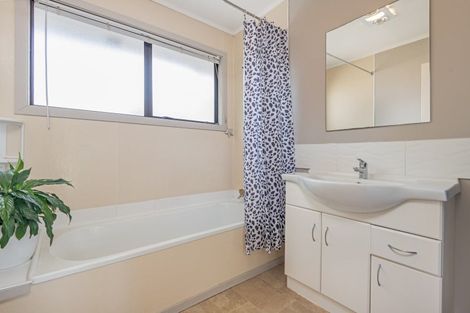 Photo of property in 72 Fraser Drive, Feilding, 4702