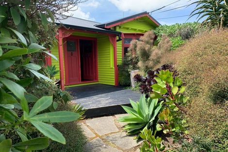 Photo of property in 28 Palm Avenue, Lyall Bay, Wellington, 6022