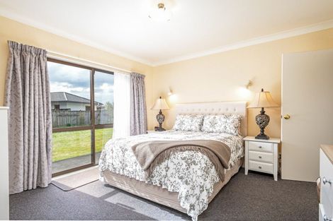 Photo of property in 19 Clearview Drive, Milson, Palmerston North, 4414