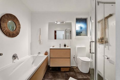 Photo of property in 94 Messenger Terrace, Oakura, 4314
