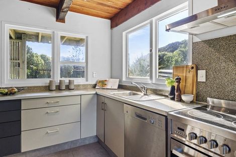 Photo of property in 6 Estuary Street, Makara Beach, Karori, 6972