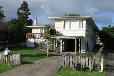 Photo of property in 13 Gill Avenue, Te Atatu Peninsula, Auckland, 0610