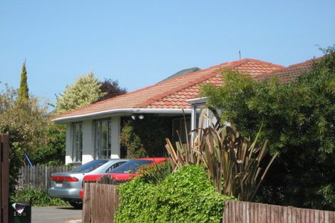 Photo of property in 16 Salford Avenue, Redwood, Christchurch, 8051
