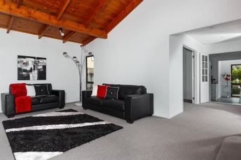 Photo of property in 6 Glucina Avenue, West Harbour, Auckland, 0618