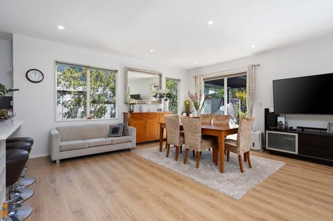 Photo of property in 218 Greenhithe Road, Greenhithe, Auckland, 0632