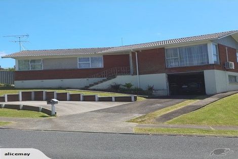 Photo of property in 4 Manapouri Place, Pakuranga Heights, Auckland, 2010