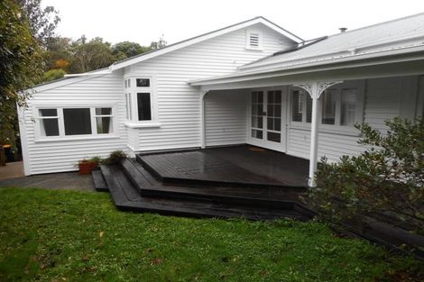 Photo of property in 9 Newcombe Crescent, Karori, Wellington, 6012