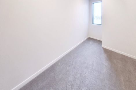 Photo of property in 10 Heketara Way, Massey, Auckland, 0614