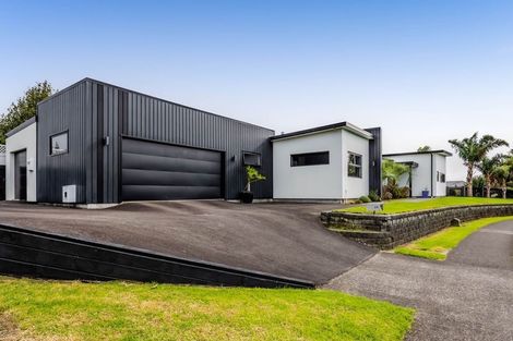 Photo of property in 23 Links Drive, Waiwhakaiho, New Plymouth, 4312