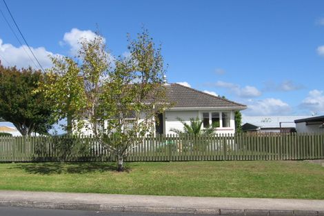 Photo of property in 56 Strid Road, Te Atatu South, Auckland, 0610