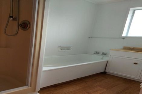 Photo of property in 18 Rewarewa Crescent, Waikanae, 5036