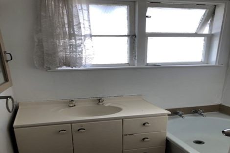 Photo of property in 23 Hill Crescent, New Lynn, Auckland, 0600