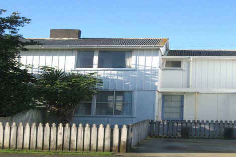 Photo of property in 6 Hazard Grove, Cannons Creek, Porirua, 5024