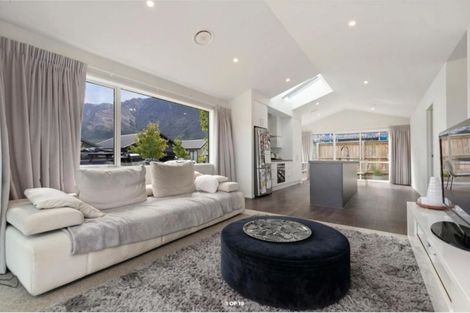 Photo of property in 15 Lincoln Road, Jacks Point, 9371