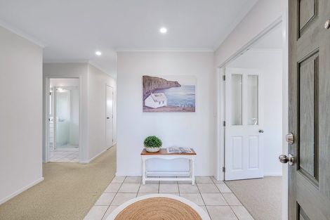 Photo of property in 99 Rototuna Road, Rototuna, Hamilton, 3210
