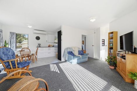 Photo of property in 32b Aquarius Drive, Kawaha Point, Rotorua, 3010