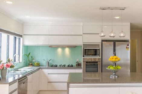 Photo of property in 19 Magee Place, East Tamaki Heights, Auckland, 2016