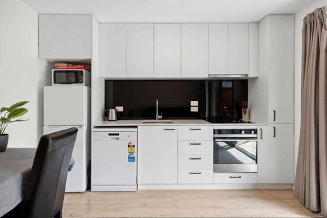 Photo of property in Northlight Apartments, 2/14 Fryer Street, Queenstown, 9300