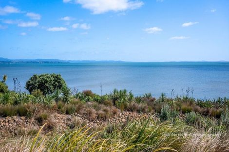 Photo of property in 11 Koiora Road, Clarks Beach, 2122