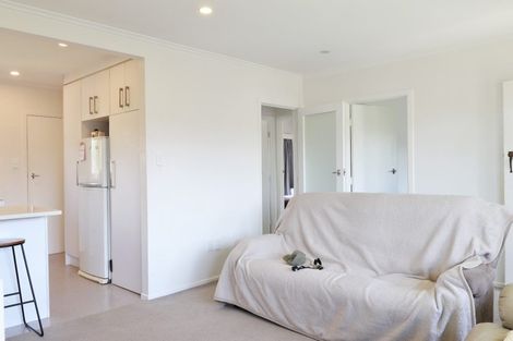 Photo of property in 2/7 Roberts Avenue, Bayswater, Auckland, 0622