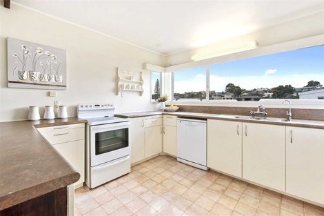Photo of property in 12 Prestige Place, Castor Bay, Auckland, 0620