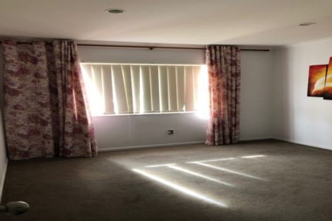 Photo of property in 25 Maypark Crescent, Flat Bush, Auckland, 2016