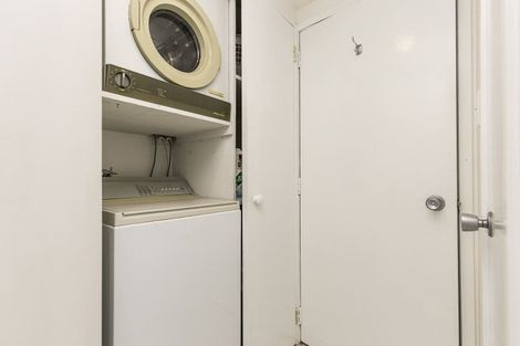 Photo of property in Grosvenor Flats, 19 Cottleville Terrace, Thorndon, Wellington, 6011