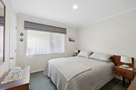 Photo of property in 14 Shelter Grove, Frankleigh Park, New Plymouth, 4310