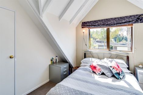 Photo of property in 27 Lowther Place, Taradale, Napier, 4112