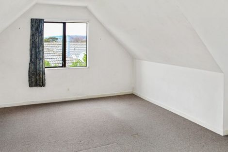 Photo of property in 18 Peter Hall Drive, Kelvin Grove, Palmerston North, 4414