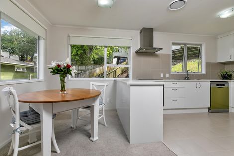 Photo of property in 9 Kama Place, Sunnynook, Auckland, 0620