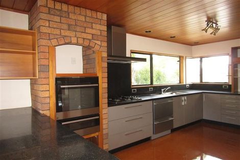 Photo of property in 2/50 Masterton Road, Rothesay Bay, Auckland, 0630