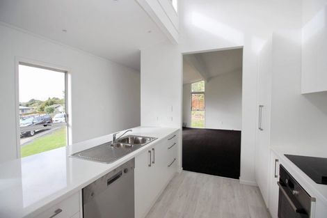 Photo of property in 16 Celeste Place, Totara Vale, Auckland, 0627