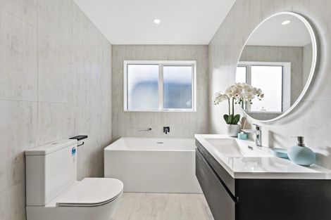 Photo of property in 6 Cara Avenue, Kumeu, 0810