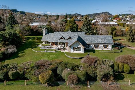 Photo of property in 186 Beacon Point Road, Wanaka, 9305